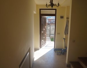 Maison 4 chambres à vendre dans Floresti