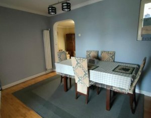 Maison 5 chambres à vendre dans Floresti