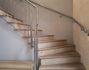 Ház 4 szobák eladó on Floresti