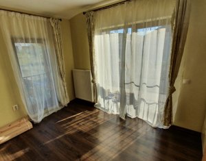 Ház 4 szobák kiadó on Floresti