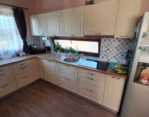 Ház 4 szobák kiadó on Floresti