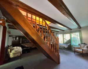 Maison 6 chambres à vendre dans Floresti