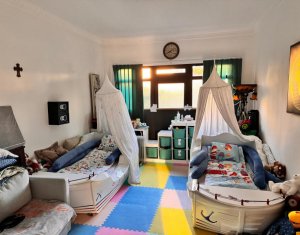 Maison 6 chambres à vendre dans Floresti