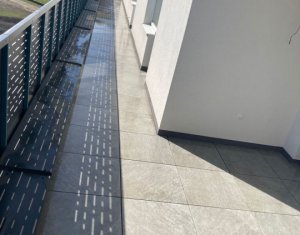 Lakás 3 szobák eladó on Floresti