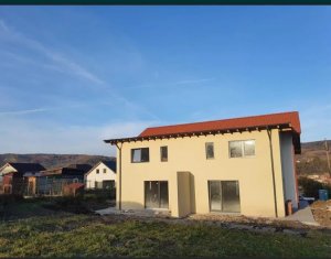 Duplex 5 camere, 120 mp utili, 550 mp teren, Chinteni, strada linistita