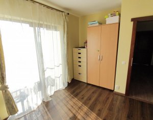 House 4 rooms for sale in Floresti