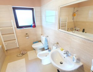 House 4 rooms for sale in Floresti