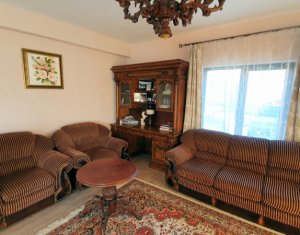 House 4 rooms for sale in Floresti