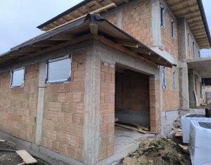 Ház 4 szobák eladó on Chinteni