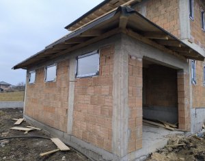 Ház 4 szobák eladó on Chinteni