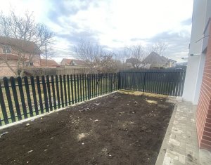 Maison 3 chambres à vendre dans Floresti