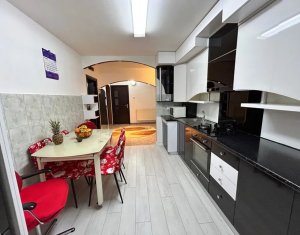 Appartement 4 chambres à vendre dans Cluj-napoca, zone Marasti
