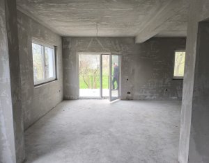 Maison 4 chambres à vendre dans Chinteni