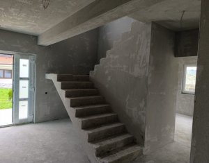 Maison 4 chambres à vendre dans Chinteni