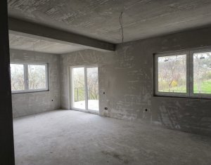 Maison 4 chambres à vendre dans Chinteni