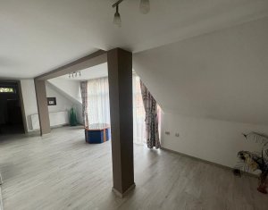 House 5 rooms for sale in Mihai Viteazu, zone Centru