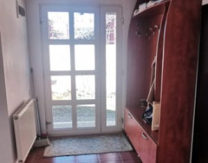House 5 rooms for sale in Mihai Viteazu, zone Centru