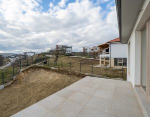 Casa moderna, zona SunGarden, pompe de caldura, natura