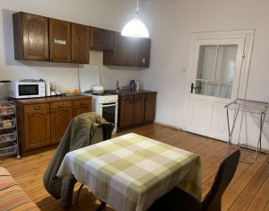 Casa alipita, curte comuna, Andrei Muresanu