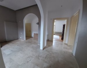 Maison 20 chambres à louer dans Cluj-napoca, zone Andrei Muresanu