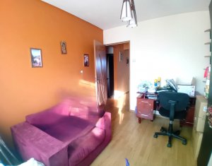 Apartament 3 camere, cartier Intre Lacuri, 2 balcoane, etaj intermediar, parcare