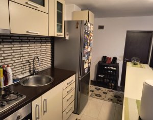 Apartament cu 3 camere, mobilat, parcare, zona Sesul de Sus, Floresti