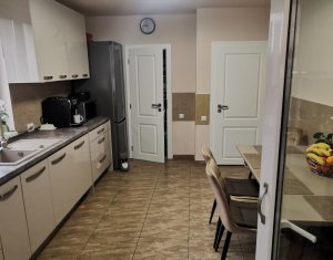 House 8 rooms for sale in Luna De Sus