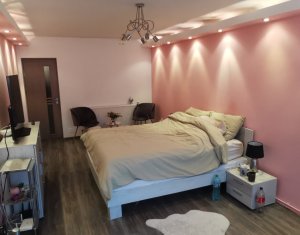 House 8 rooms for sale in Luna De Sus