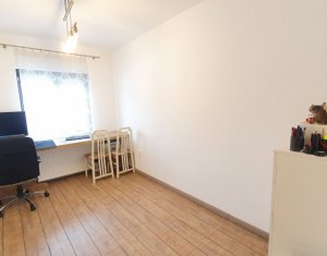 Lakás 4 szobák eladó on Floresti