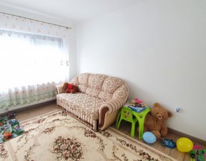 Lakás 4 szobák eladó on Floresti