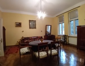 Appartement 4 chambres à vendre dans Cluj-napoca, zone Centru
