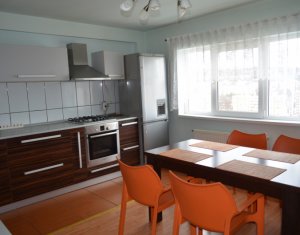 Appartement 4 chambres à vendre dans Cluj-napoca, zone Manastur