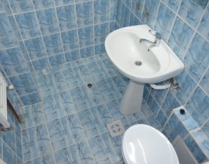 Appartement 4 chambres à vendre dans Cluj-napoca, zone Manastur