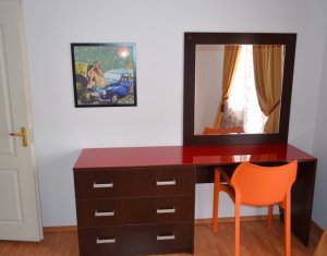 Appartement 4 chambres à vendre dans Cluj-napoca, zone Manastur