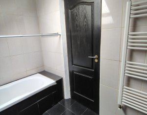 Apartament cu 3 camere, zona Tineretului, Floresti