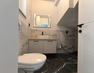 Maison 4 chambres à vendre dans Floresti