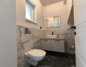 Maison 4 chambres à vendre dans Floresti