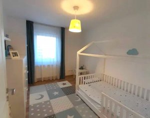 Lakás 3 szobák eladó on Floresti