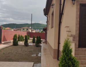 Maison 5 chambres à vendre dans Floresti