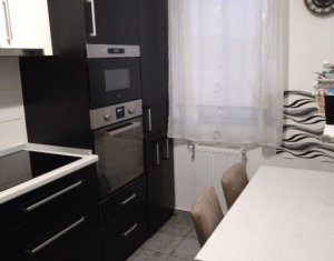 Lakás 3 szobák eladó on Baciu