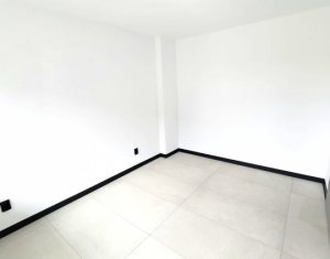 Lakás 2 szobák eladó on Floresti