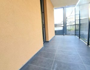 Lakás 3 szobák eladó on Floresti