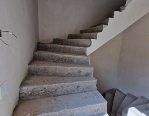 Maison 4 chambres à vendre dans Floresti