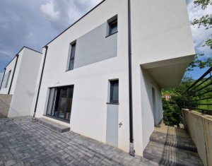 Maison 4 chambres à vendre dans Floresti