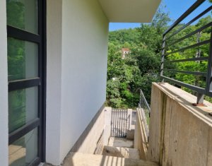 Maison 4 chambres à vendre dans Floresti