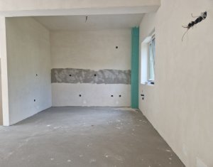 Maison 4 chambres à vendre dans Floresti
