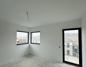 Ház 4 szobák eladó on Chinteni