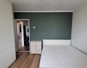 Appartement 3 chambres à vendre dans Cluj-napoca, zone Intre Lacuri