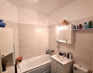 Apartment 3 rooms for sale in Floresti