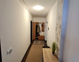 Apartment 3 rooms for sale in Floresti